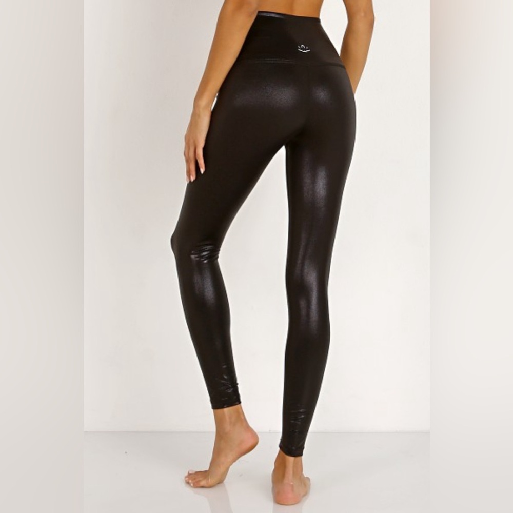 Beyond Yoga Pearlized High Waisted Midi Legging Black Sz L